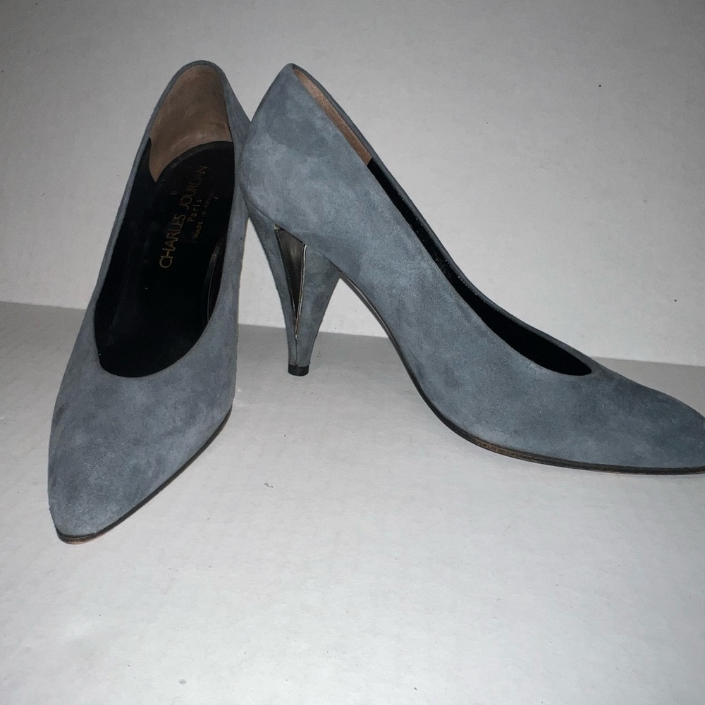 Charles Jourdan Sleek Suede Gray Heels - Picture 6 of 13